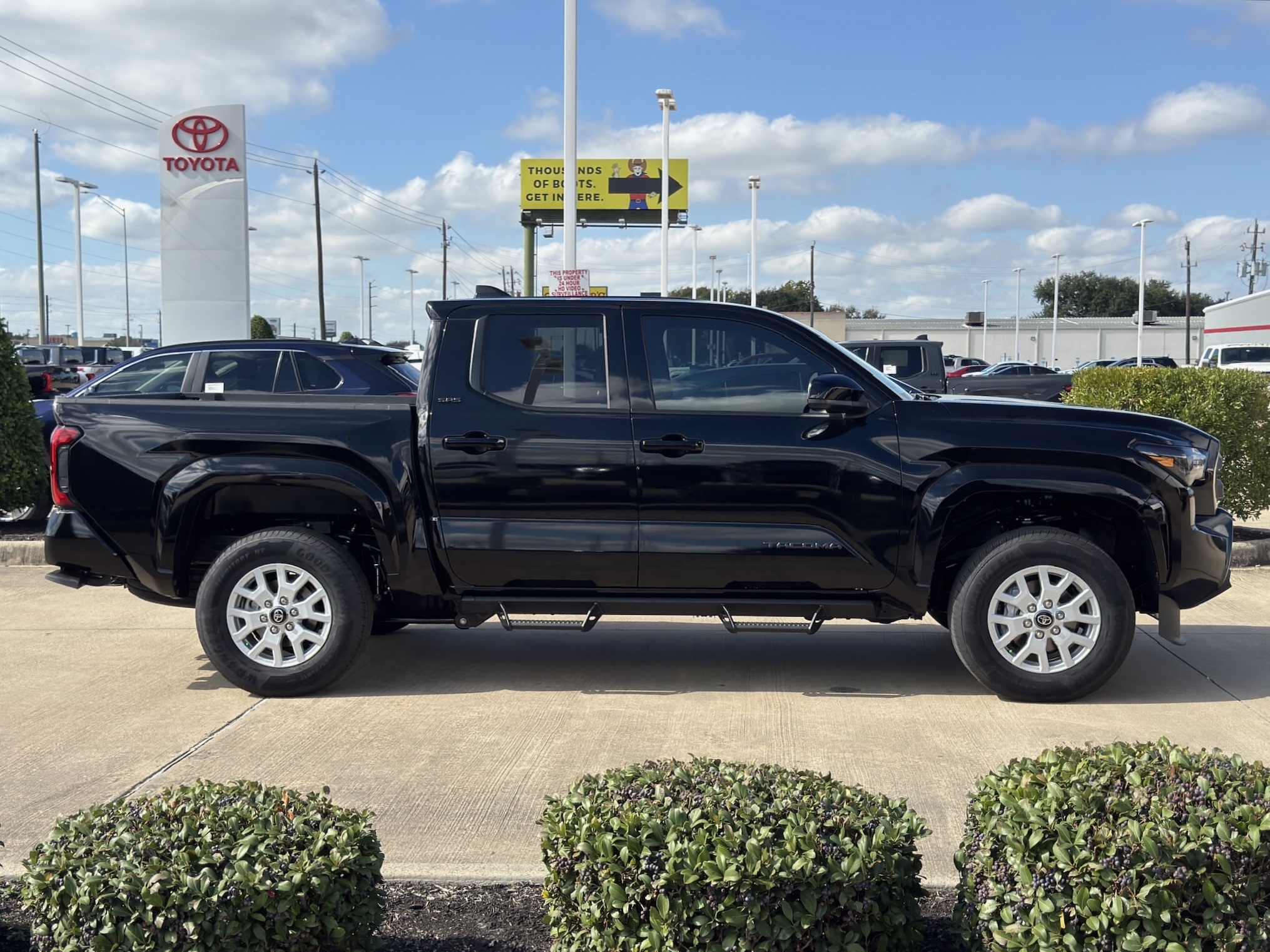 2025 Toyota Tacoma SR5 - 8