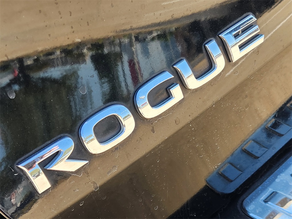 2015 Nissan Rogue SL - 11