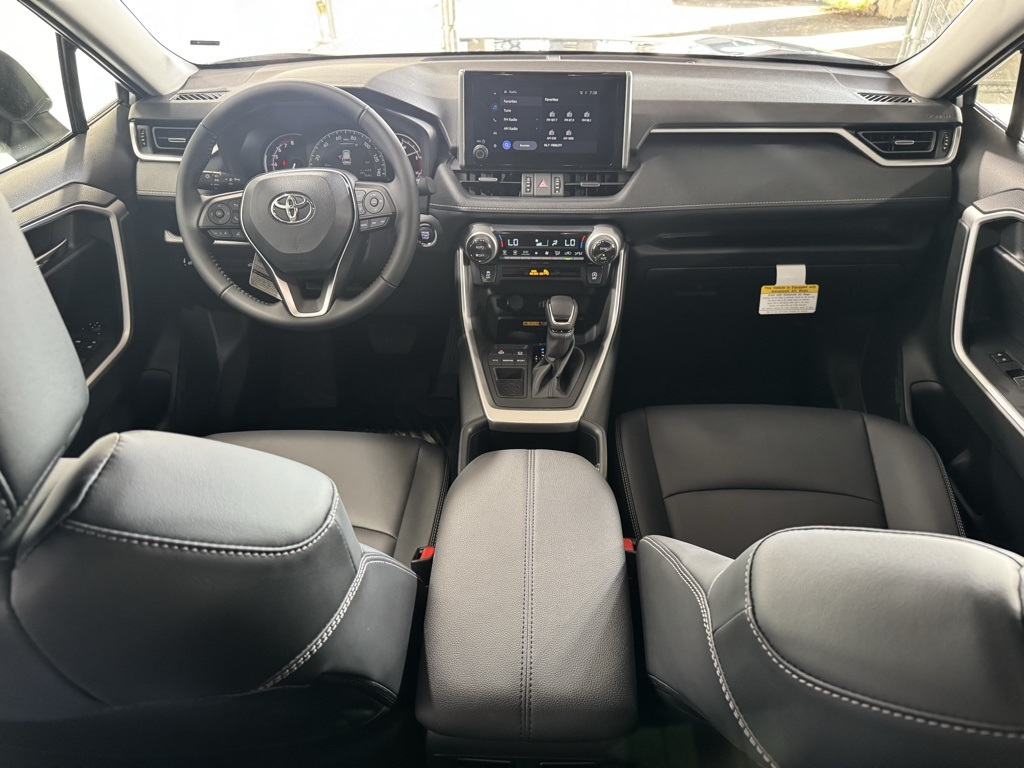 Thumbnail: 2025 Toyota RAV4 - 32