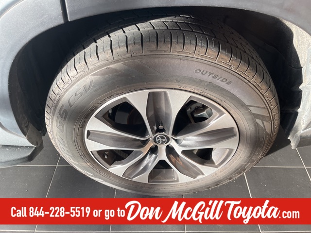 2022 Toyota Highlander Hybrid XLE Silver at Community Kia