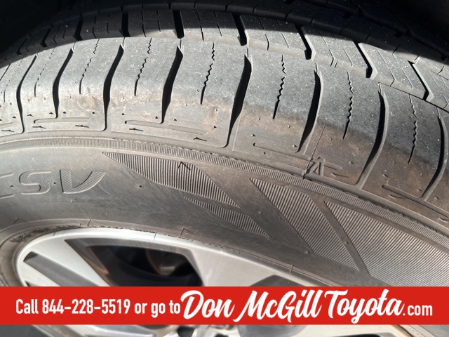 2022 Toyota Highlander Hybrid XLE Silver at Community Kia