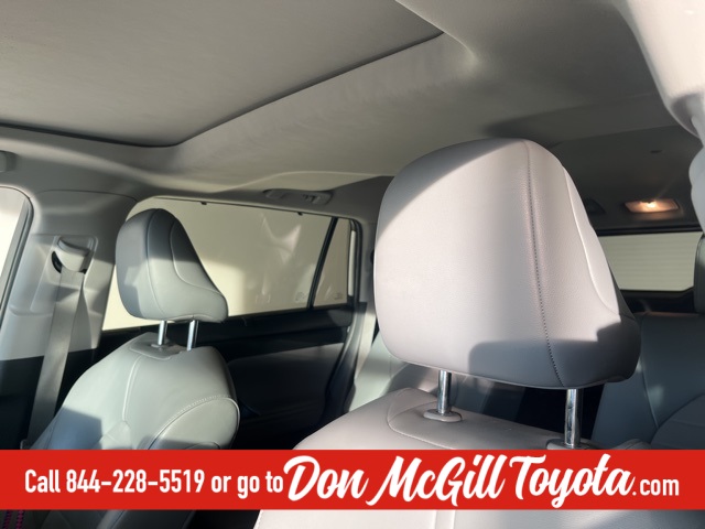 2022 Toyota Highlander Hybrid XLE Silver at Community Kia