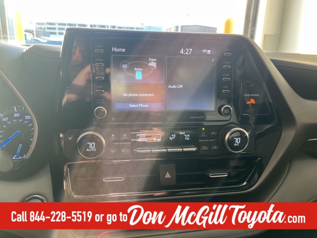 2022 Toyota Highlander Hybrid XLE Silver at Community Kia