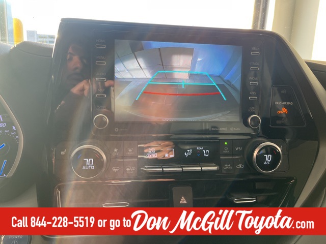 2022 Toyota Highlander Hybrid XLE Silver at Community Kia