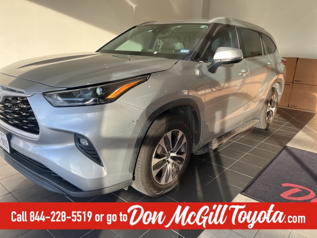 2022 Toyota Highlander Hybrid XLE Silver at Community Kia
