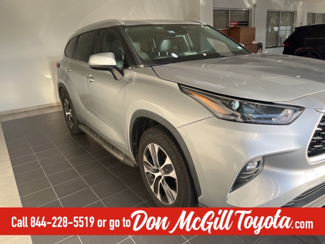 2022 Toyota Highlander Hybrid XLE Silver at Community Kia