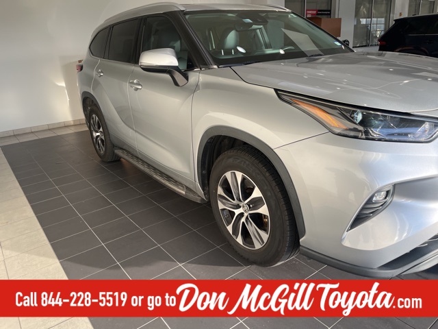2022 Toyota Highlander Hybrid XLE Silver at Community Kia