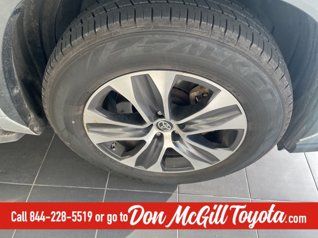 2022 Toyota Highlander Hybrid XLE Silver at Community Kia