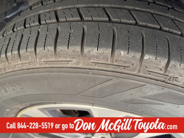 2022 Toyota Highlander Hybrid XLE Silver at Community Kia