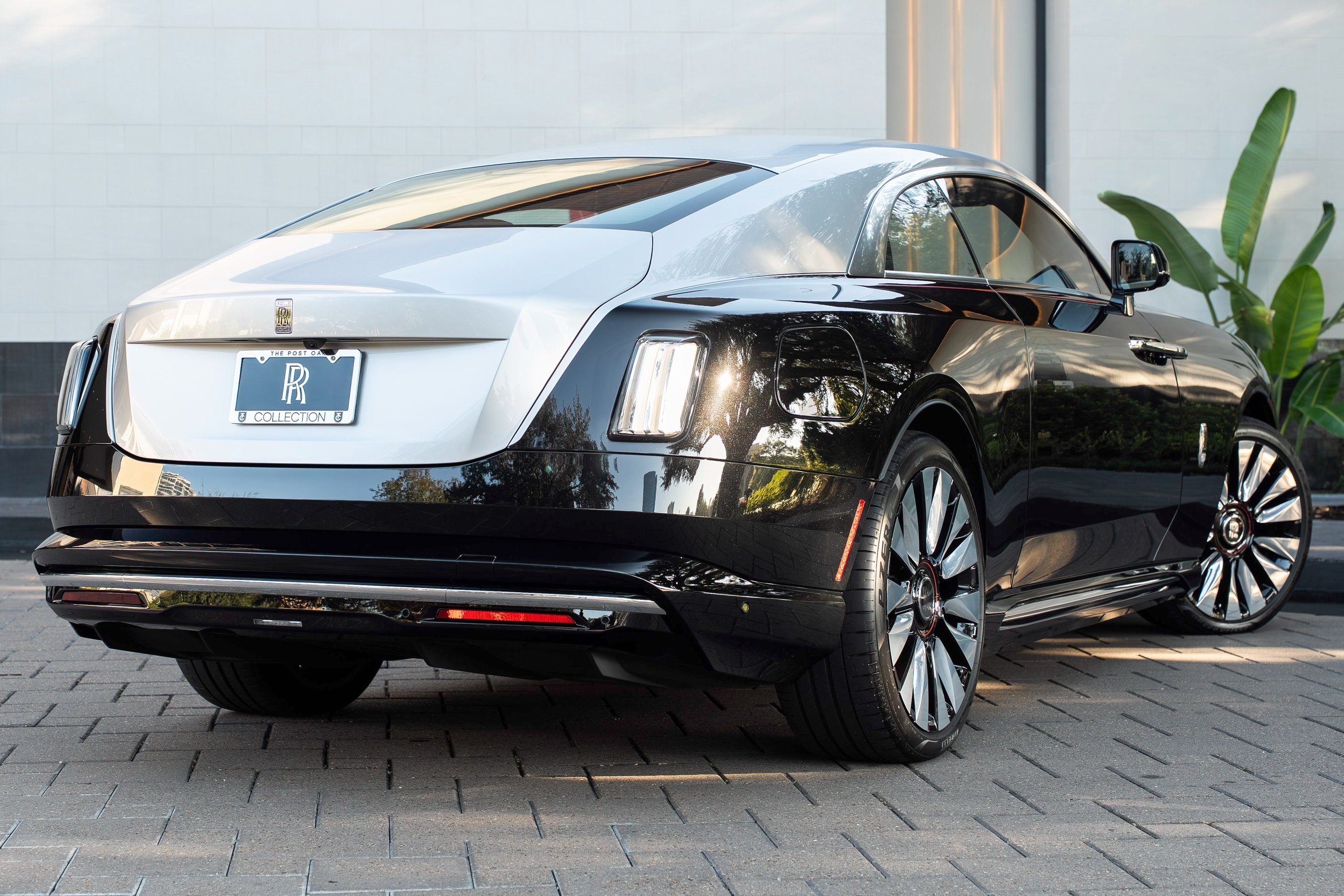 2025 Rolls Royce Spectre photo 4