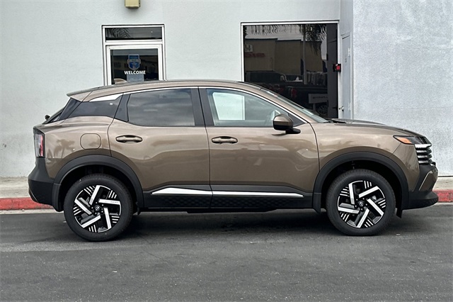2025 Nissan Kicks SV photo 2