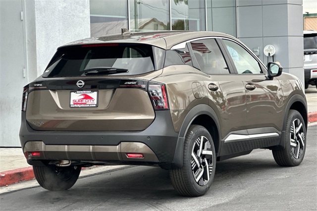 2025 Nissan Kicks SV photo 3