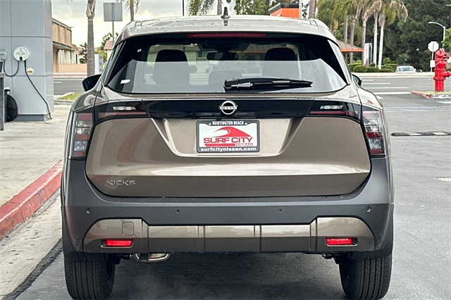 2025 Nissan Kicks SV photo 4