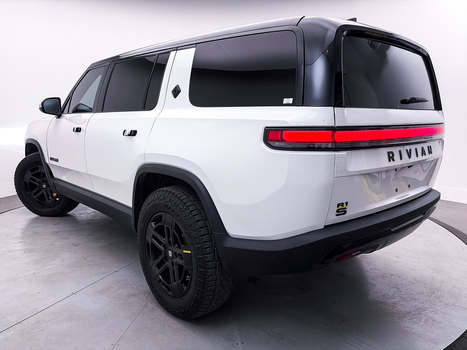 Used 2023 Rivian R1S Adventure with VIN 7PDSGABA8PN004478 for sale in Scottsdale, AZ