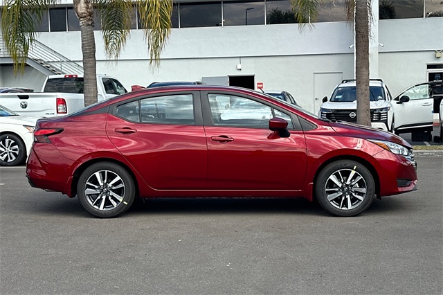 2025 Nissan Versa 1.6 SV photo 2