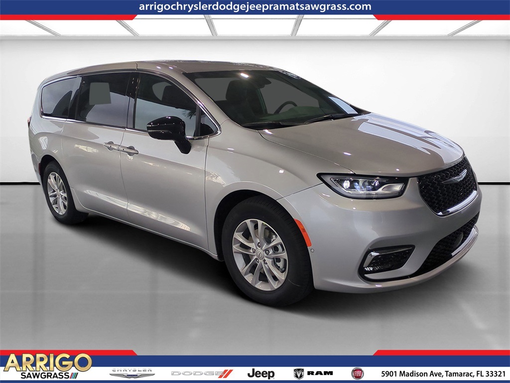 2026 Chrysler Pacifica Select's photo