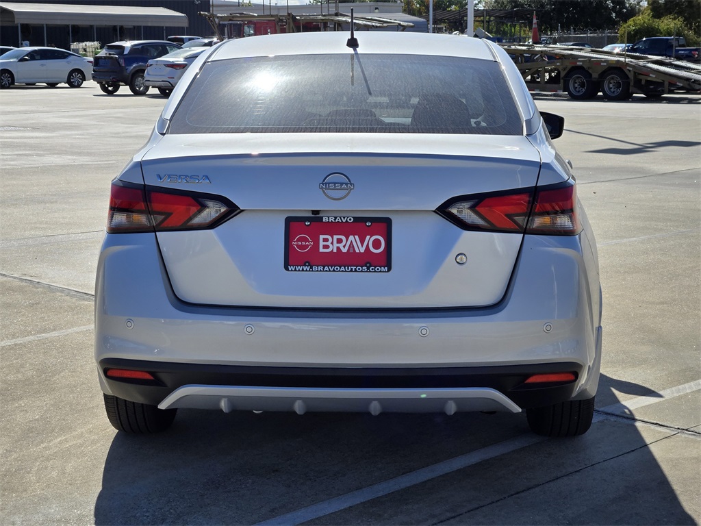 2025 Nissan Versa 1.6 S - 4