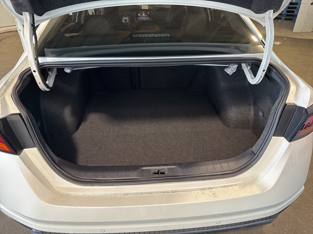 Thumbnail: 2022 Nissan Altima - 17