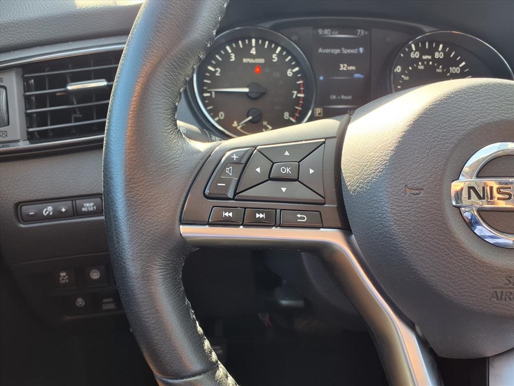 2017 Nissan Rogue Sport SL - 11