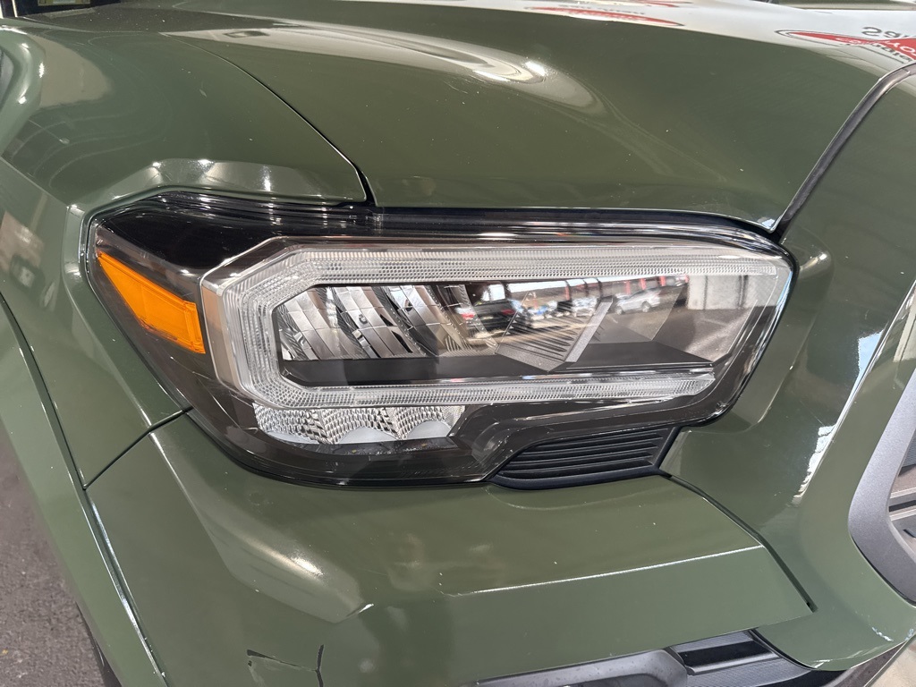 Thumbnail: 2021 Toyota Tacoma - 10