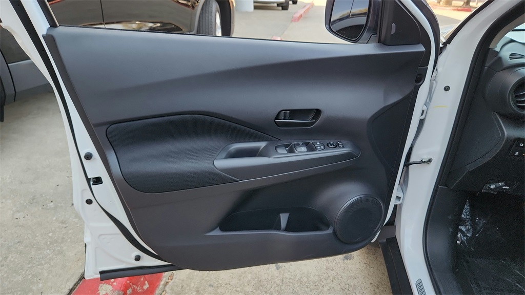 2025 Nissan Kicks Play