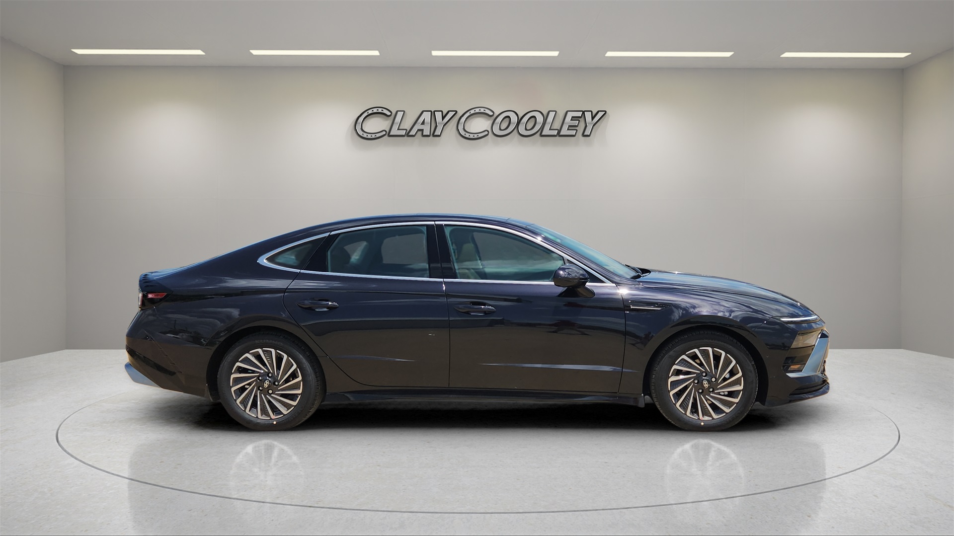 2025 Hyundai Sonata Hybrid Limited photo 2