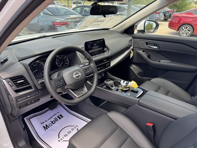 2026 Nissan Rogue SV photo 2