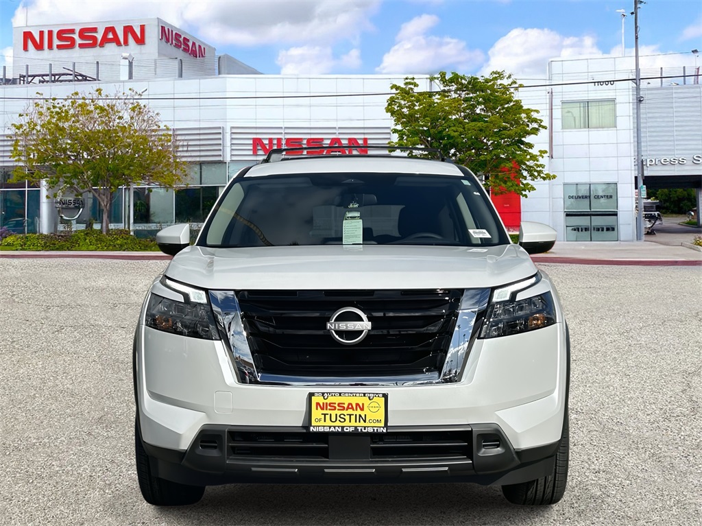 2025 Nissan Pathfinder SV photo 4