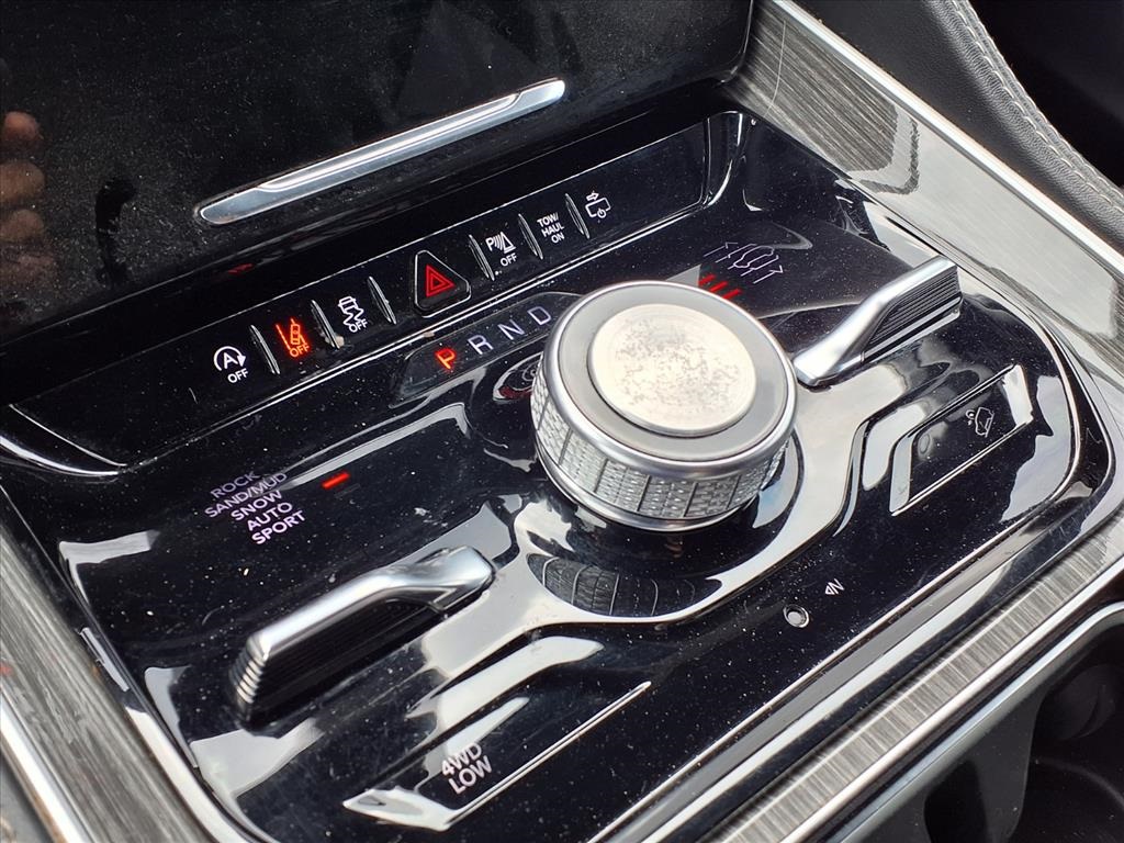 2022 Jeep Wagoneer Series III Red at Community Kia