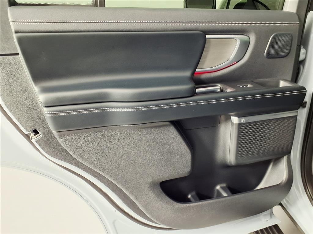 2025 Ford Expedition Platinum - 4