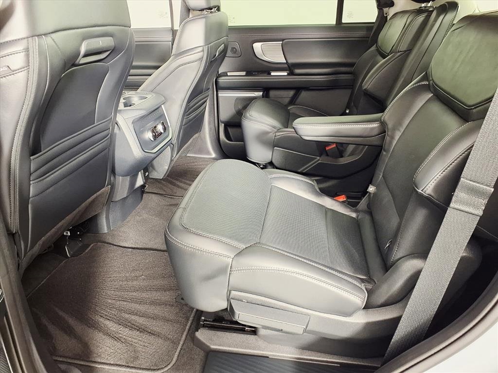 2025 Ford Expedition Platinum - 5