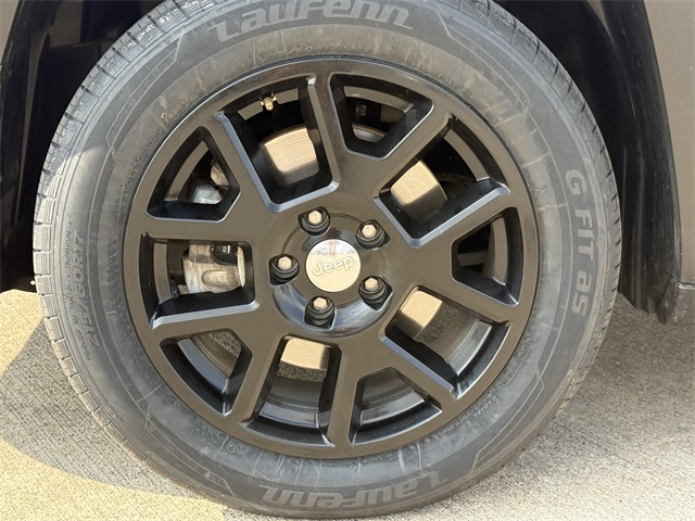 2019 Jeep Renegade Latitude White at DeMontrond Auto Country