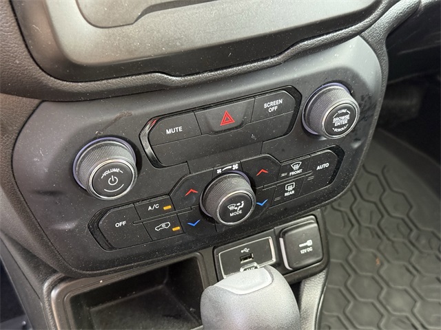 2019 Jeep Renegade Latitude White at DeMontrond Auto Country