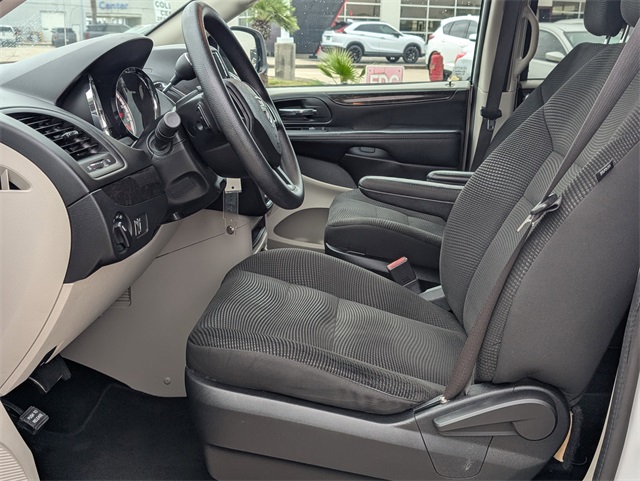 2020 Dodge Grand Caravan SE White at Community Kia