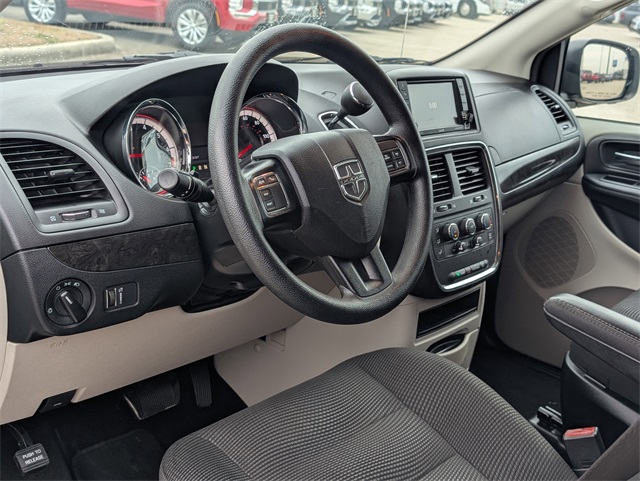 2020 Dodge Grand Caravan SE White at Community Kia