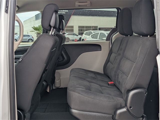 2020 Dodge Grand Caravan SE White at Community Kia