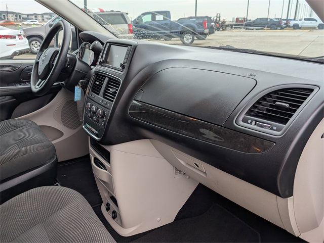 2020 Dodge Grand Caravan SE White at Community Kia