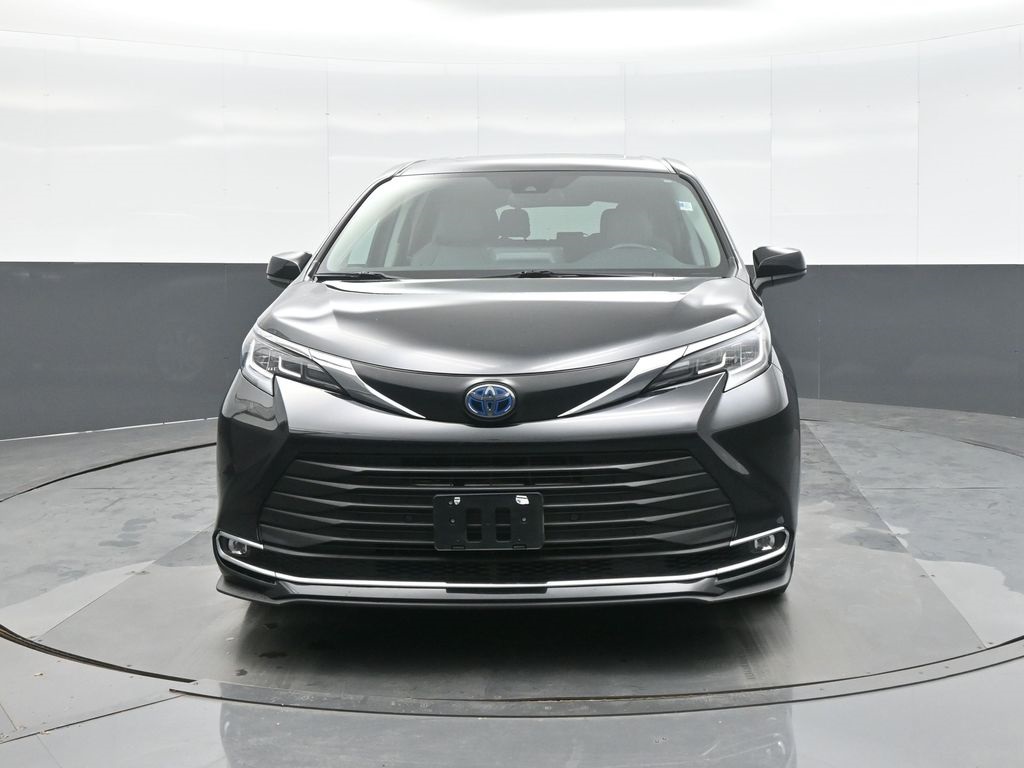 Certified 2022 Toyota Sienna XLE with VIN 5TDYRKEC8NS113982 for sale in Kansas City