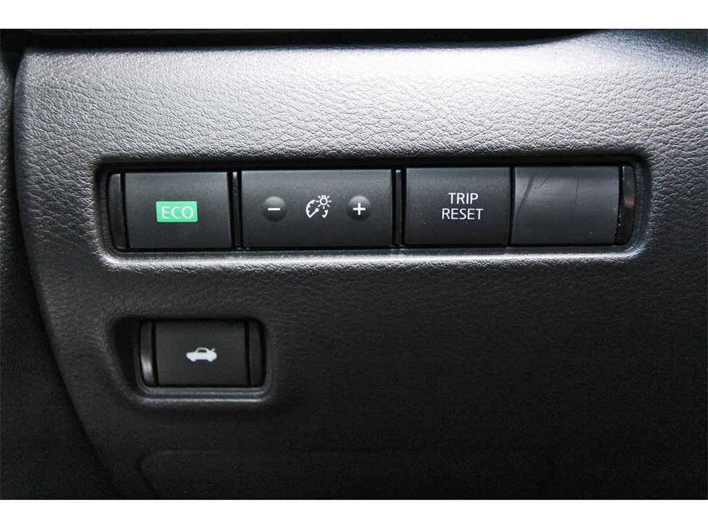 2025 Nissan Sentra SR White at Bravo Nissan