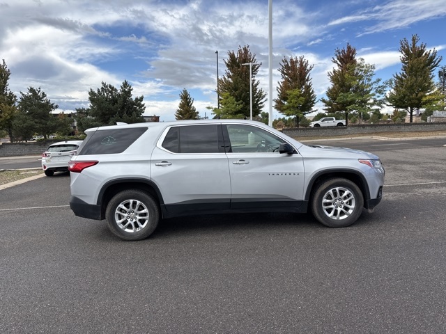2019 Chevrolet Traverse LS photo 2