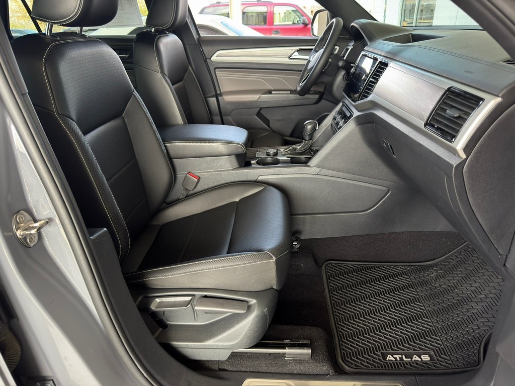 2022 Volkswagen Atlas Cross Sport 3.6L V6 SE w/Technology  at DeMontrond Auto Country