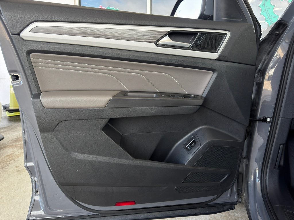 2022 Volkswagen Atlas Cross Sport 3.6L V6 SE w/Technology  at DeMontrond Auto Country