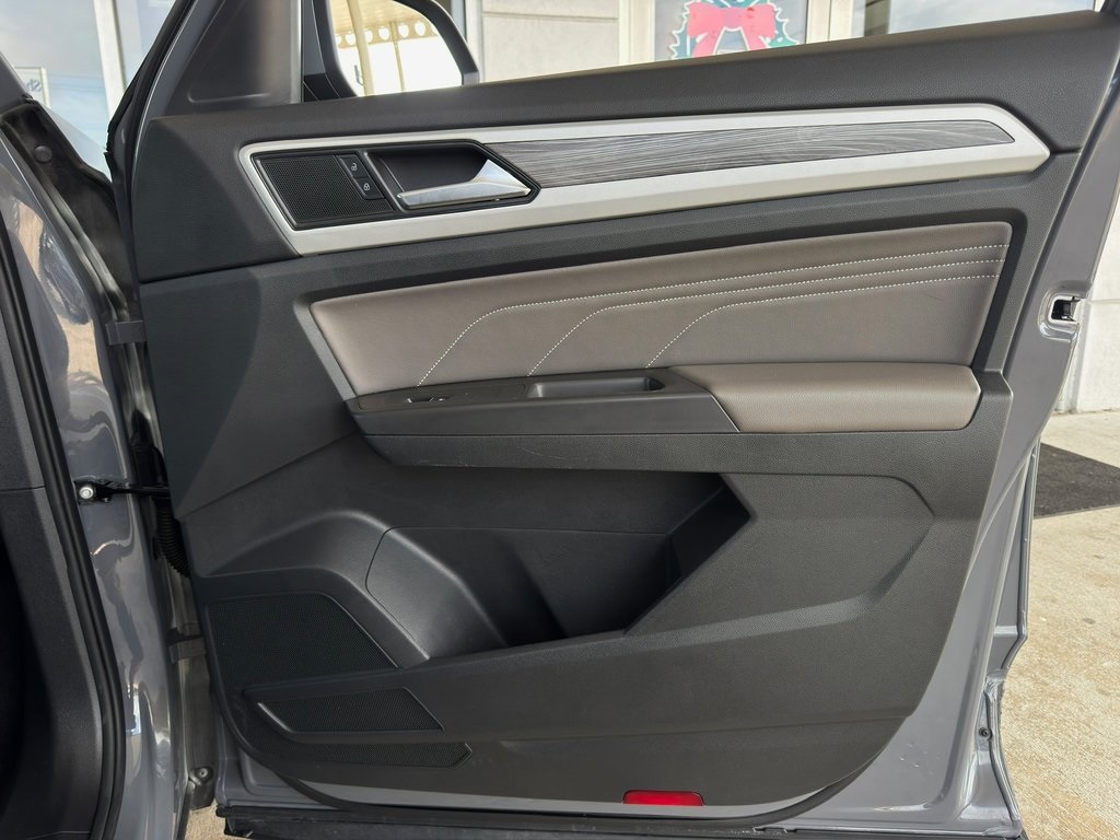 2022 Volkswagen Atlas Cross Sport 3.6L V6 SE w/Technology  at DeMontrond Auto Country