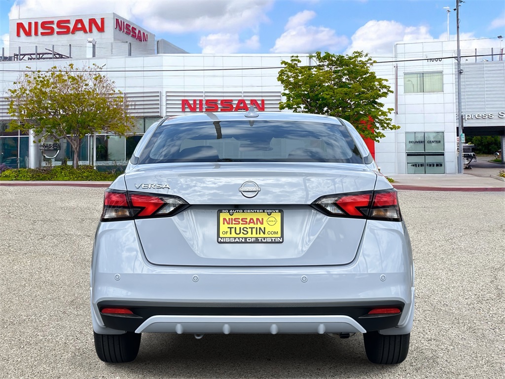 2025 Nissan Versa 1.6 SV photo 2