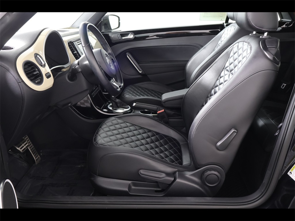 2019 Volkswagen Beetle Final Edition SE photo 10