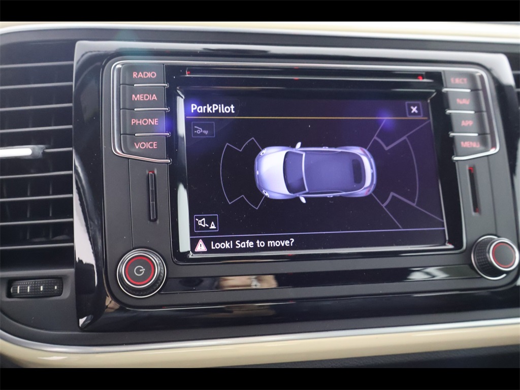 2019 Volkswagen Beetle Final Edition SE photo 18