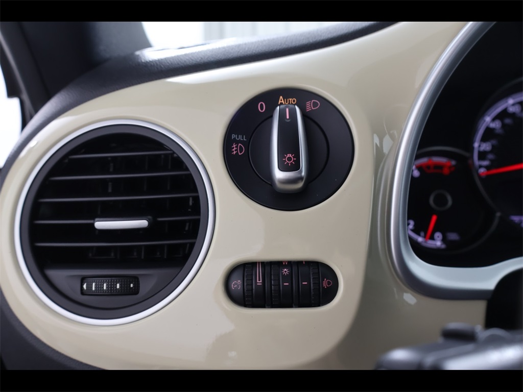 2019 Volkswagen Beetle Final Edition SE photo 24
