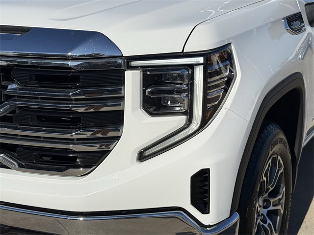 2024 GMC Sierra 1500 SLT - 9