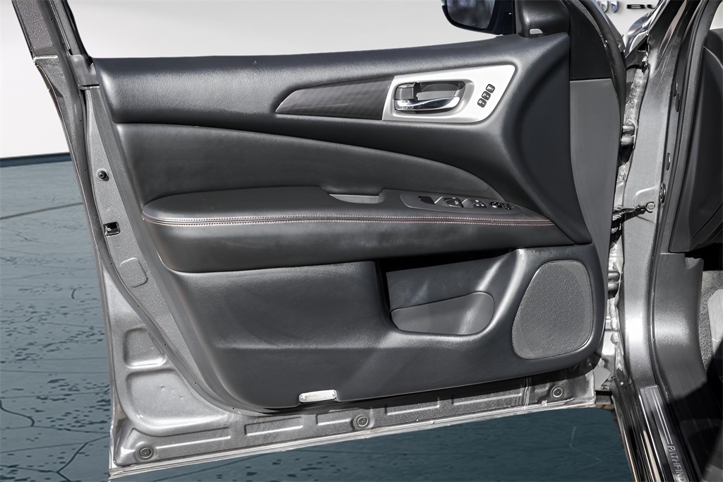 Used Car 2019 Nissan Pathfinder  Sl For Sale Under $20,000 In Austin, Texas