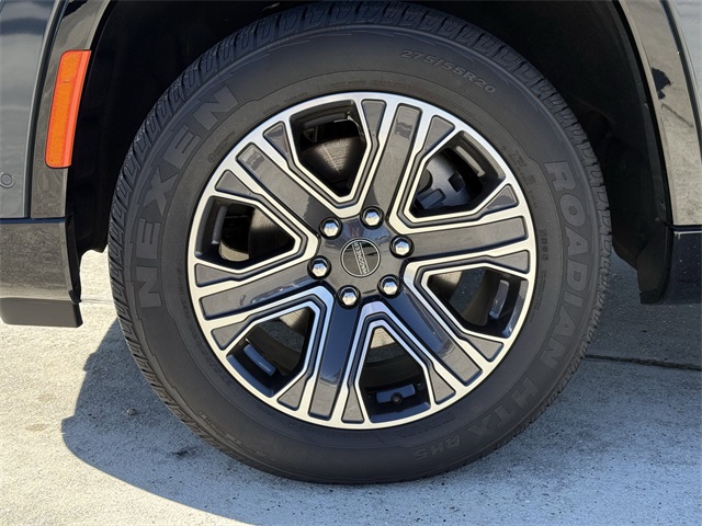 2025 Jeep Wagoneer Base Gray at Victoria Chrysler Dodge Jeep Ram